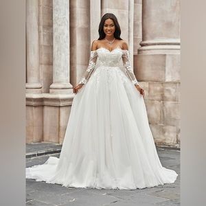 A-Line/Princess Lace Off-the-Shoulder Sleeve /Brush Train Wedding Dress